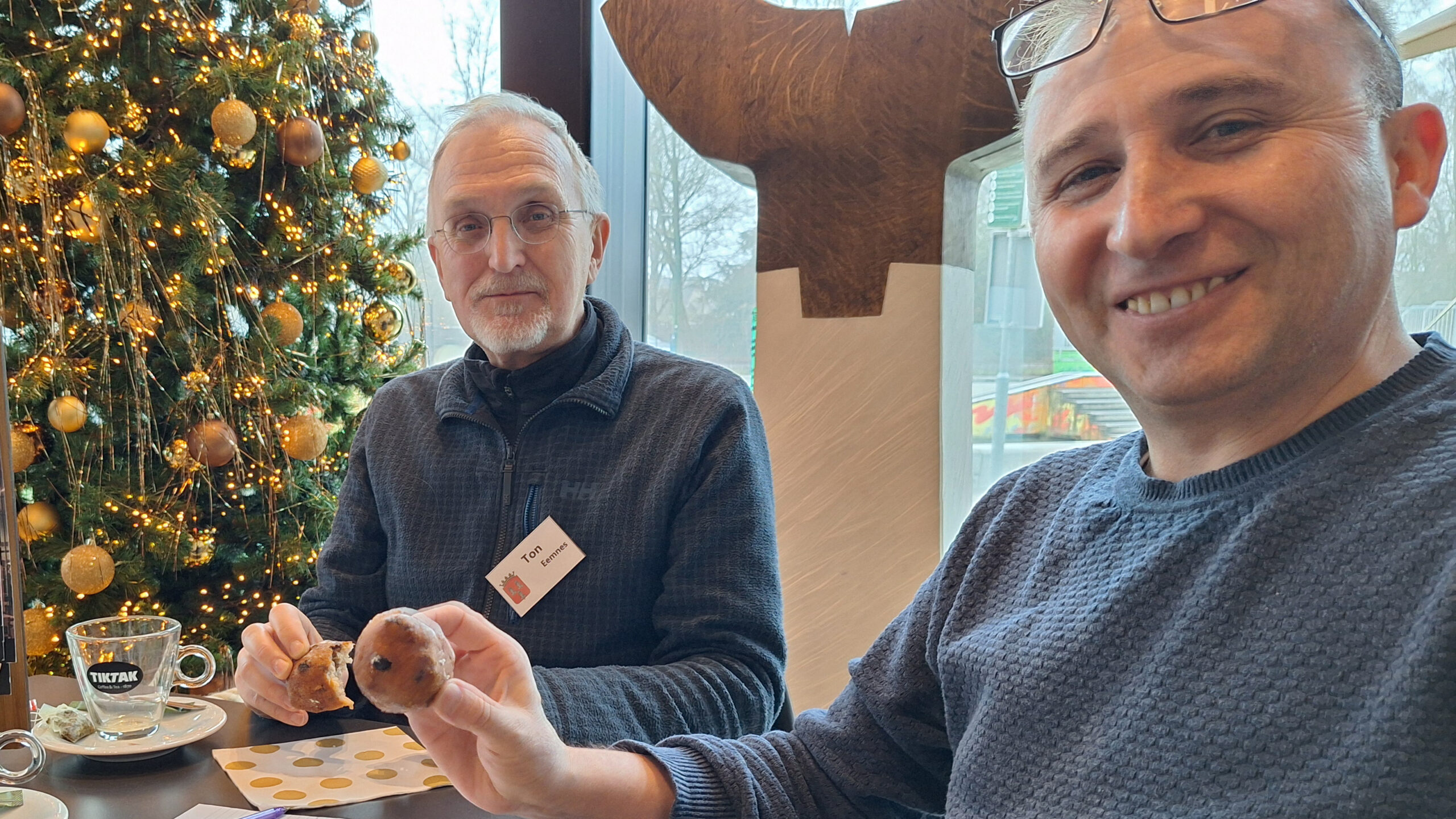 Oliebollen in het Taalcafé